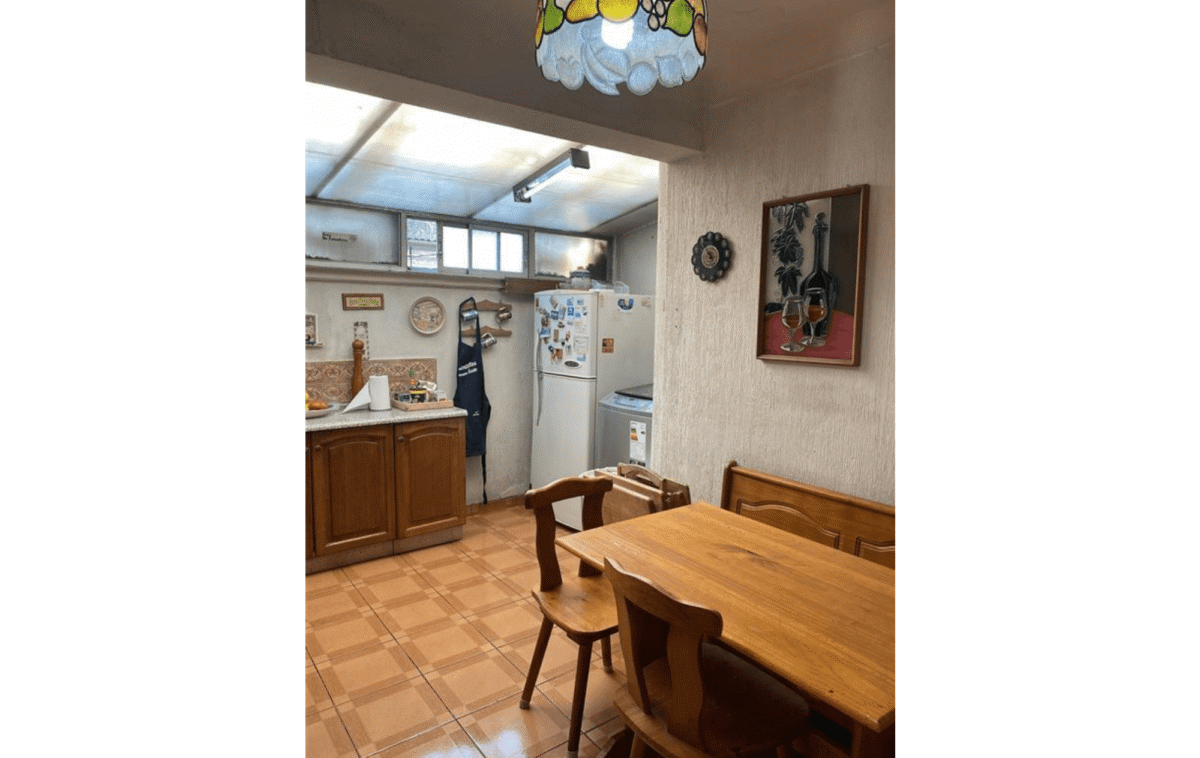 Cocina equipada con comedor diario, casa estilo colonial en La Cisterna