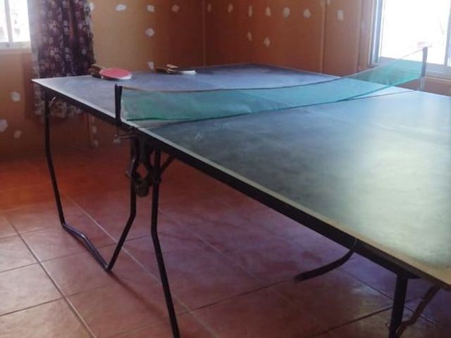 Mesa de ping pong en la sala de juegos del hostal, La Tirana, Pozo Almonte