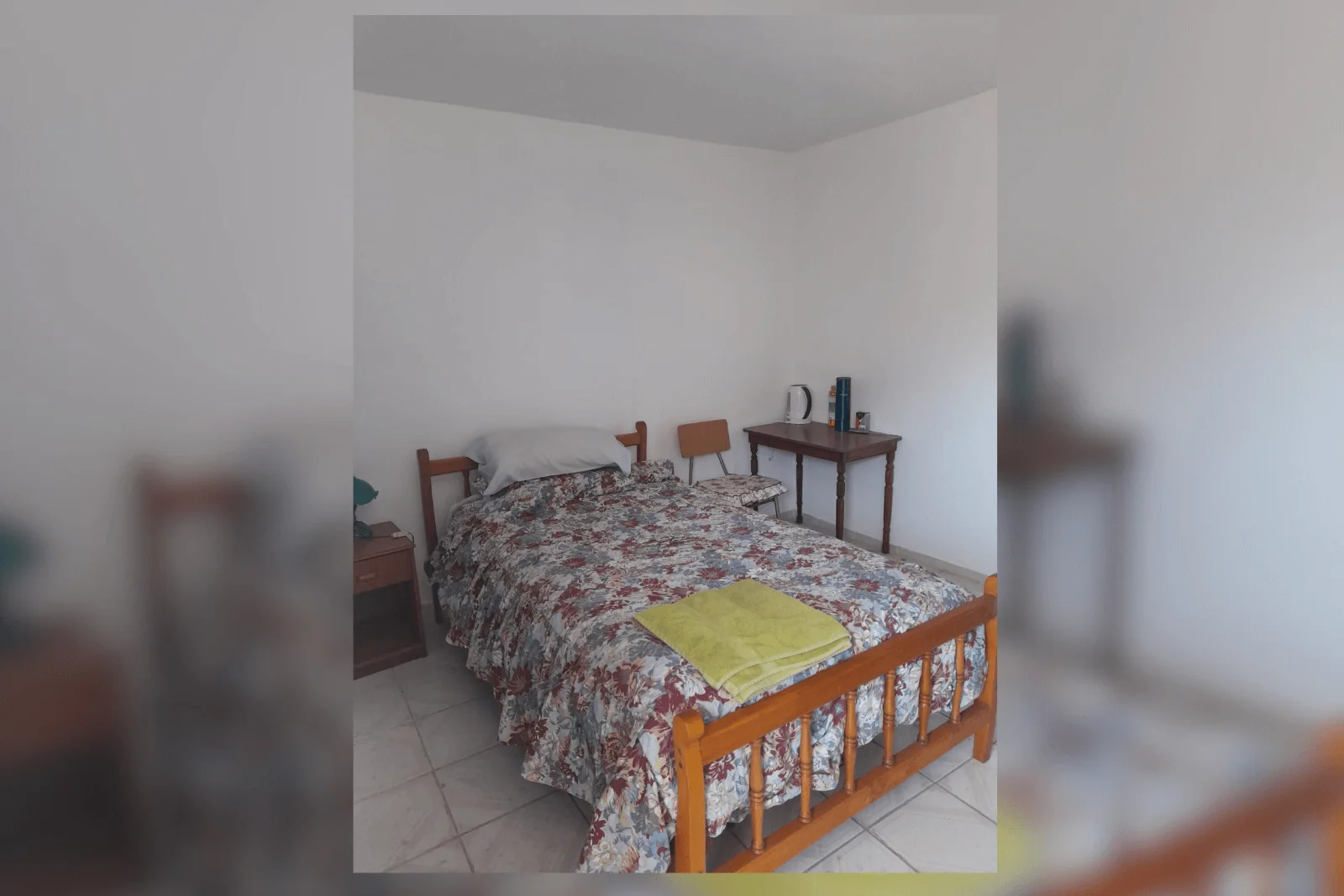 Habitación tipo con ventilación natural y baño privado, complejo comercial e industrial en Iquique