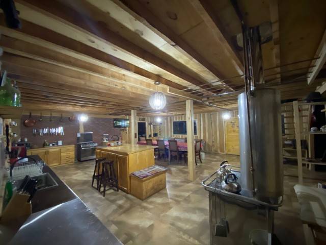 Cocina americana y comedor en concepto abierto