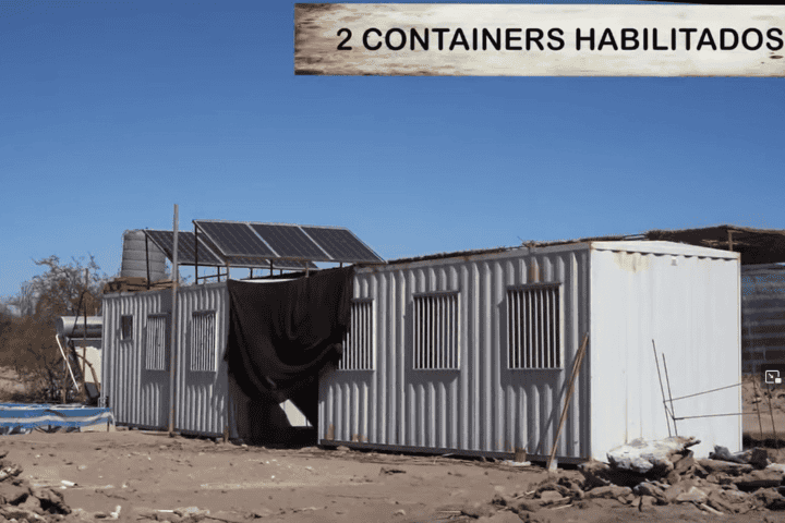 Dos containers habilitados con paneles solares en el techo, terreno productivo en La Huayca, Pozo Almonte