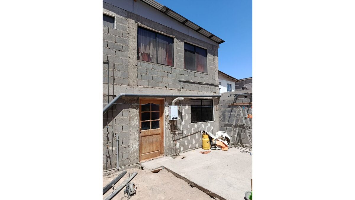 Fachada trasera de la ampliación en construcción, casa en venta en Alto Hospicio