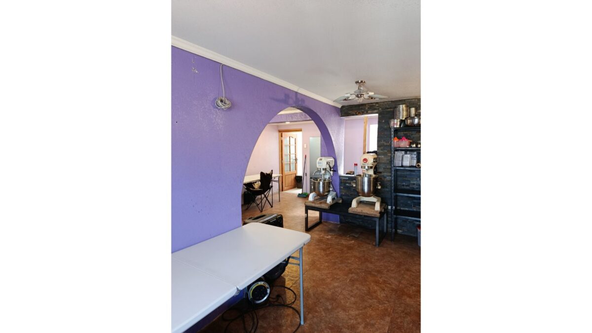 Sala de taller con batidoras industriales, casa en venta en Alto Hospicio