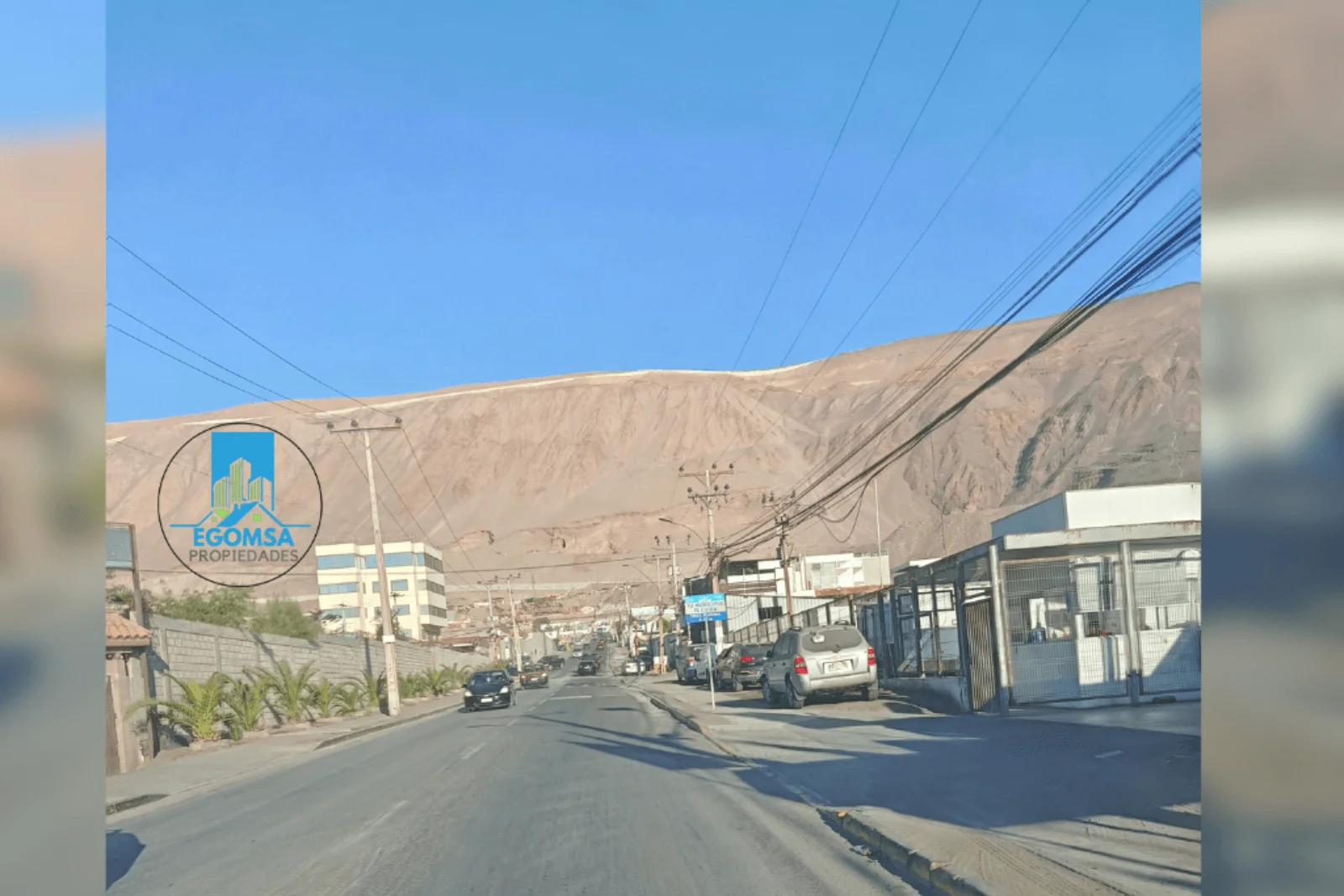 Vista de calle pavimentada del sector empresarial de Bajo Molle, Iquique