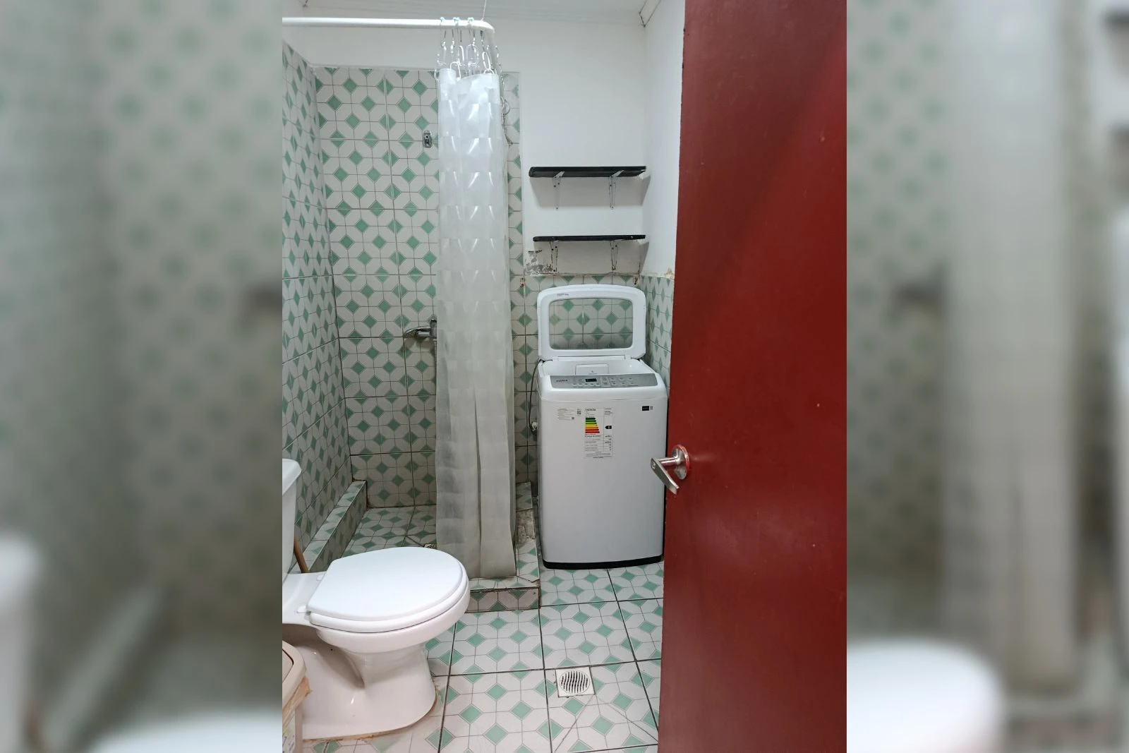 Baño con ducha, inodoro y lavadora, casa en venta sector central, Iquique