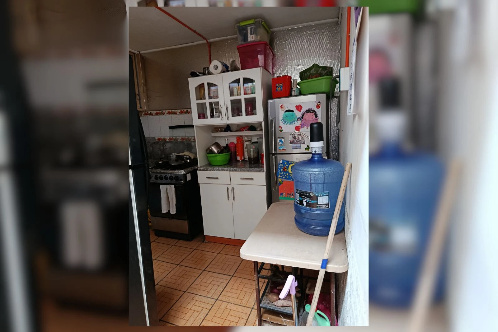 Cocina independiente con muebles y cocina a gas, casa en venta sector central, Iquique