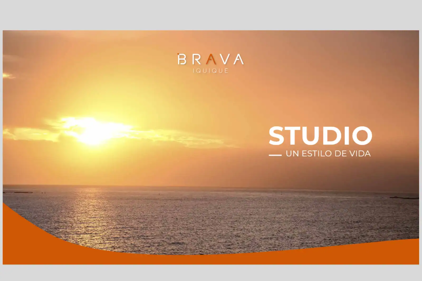 Portada promocional del departamento studio con atardecer sobre el mar, Edificio Brava, Iquique