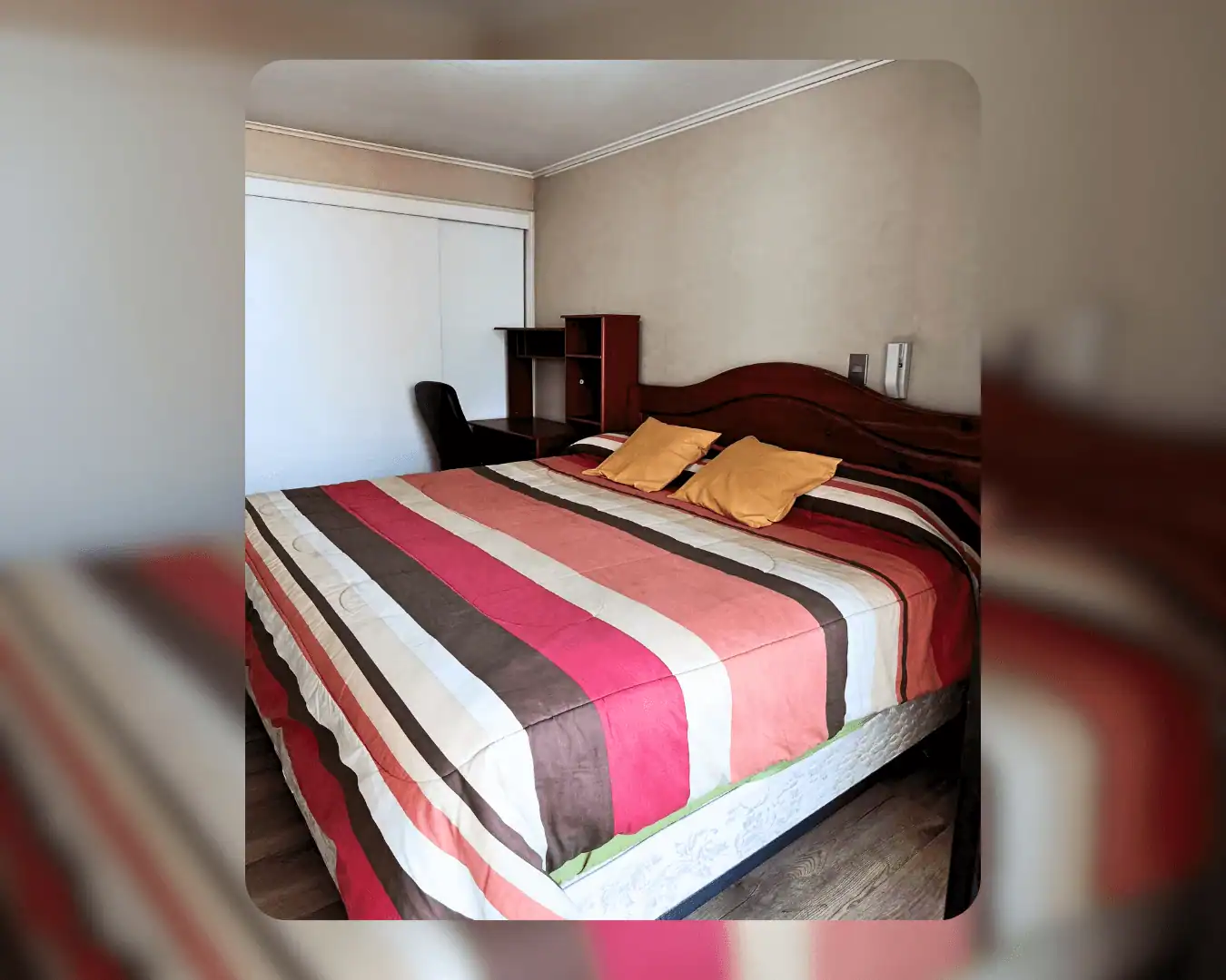 Dormitorio con cama matrimonial y closet, imagen referencial, departamento en Edificio Campanario III, Iquique