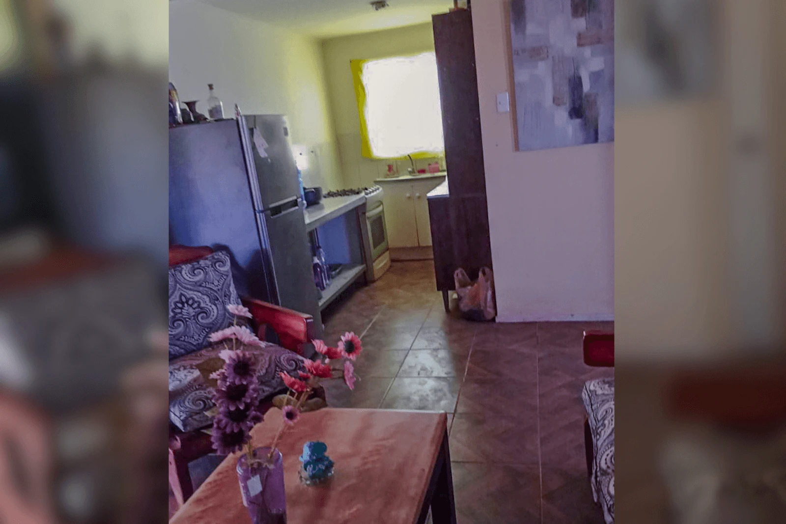 Living con vista a la cocina equipada, parcela con 3 casas en La Tirana, Pozo Almonte