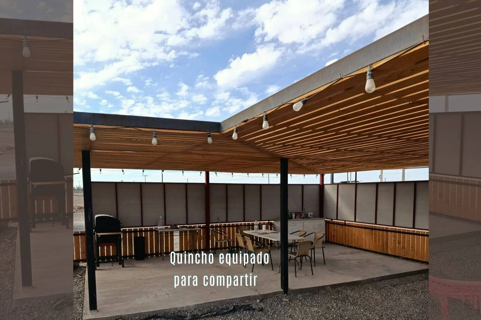 Quincho techado equipado con mesa y sillas, parcela con 3 casas en La Tirana, Pozo Almonte