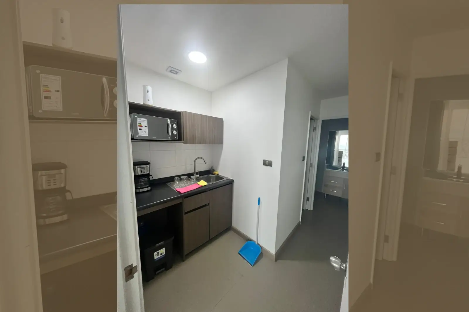 Pantry equipado con microondas y cafetera, oficina en Torre Capital, Iquique