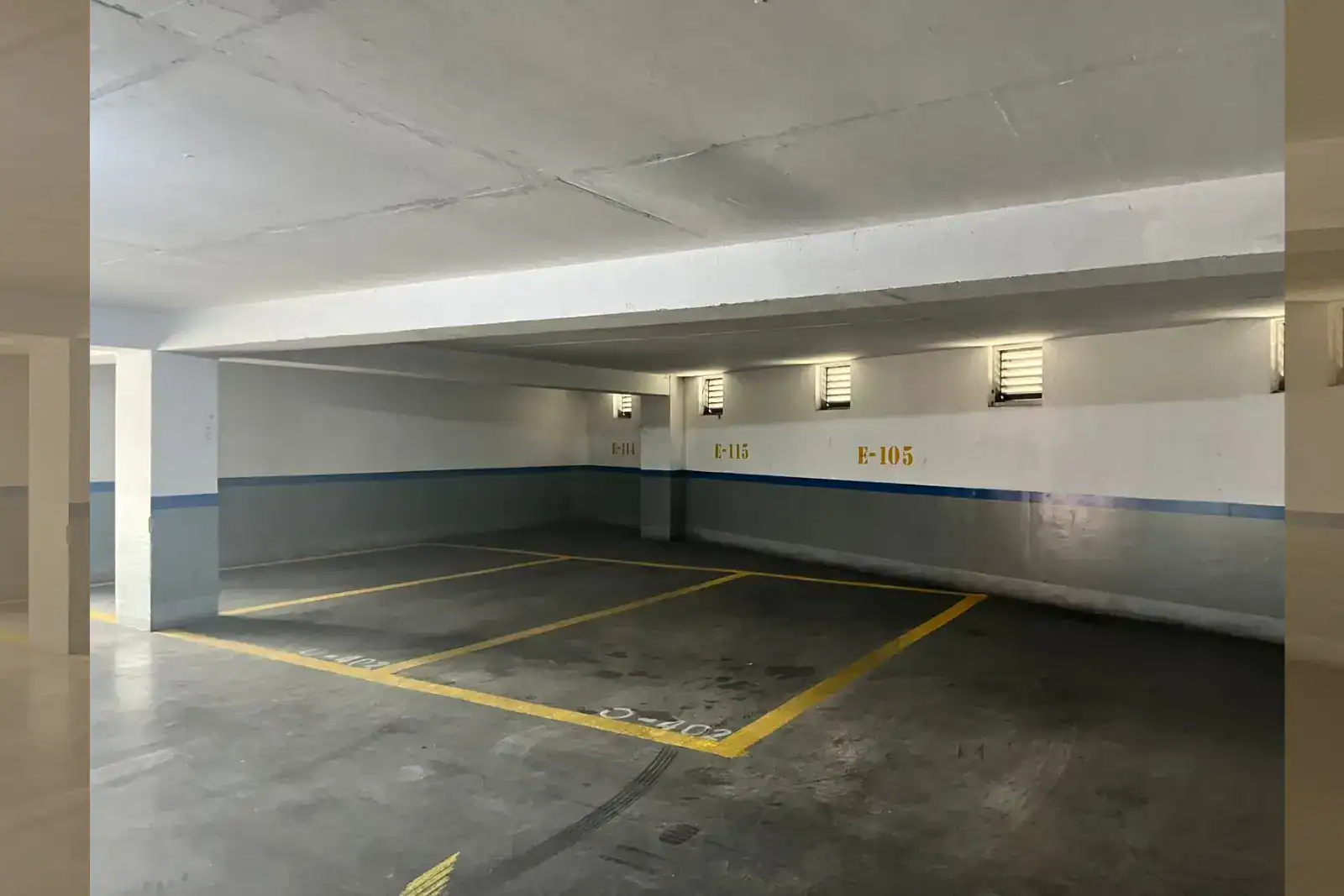 Estacionamientos privados numerados del edificio, Torre Capital, Iquique