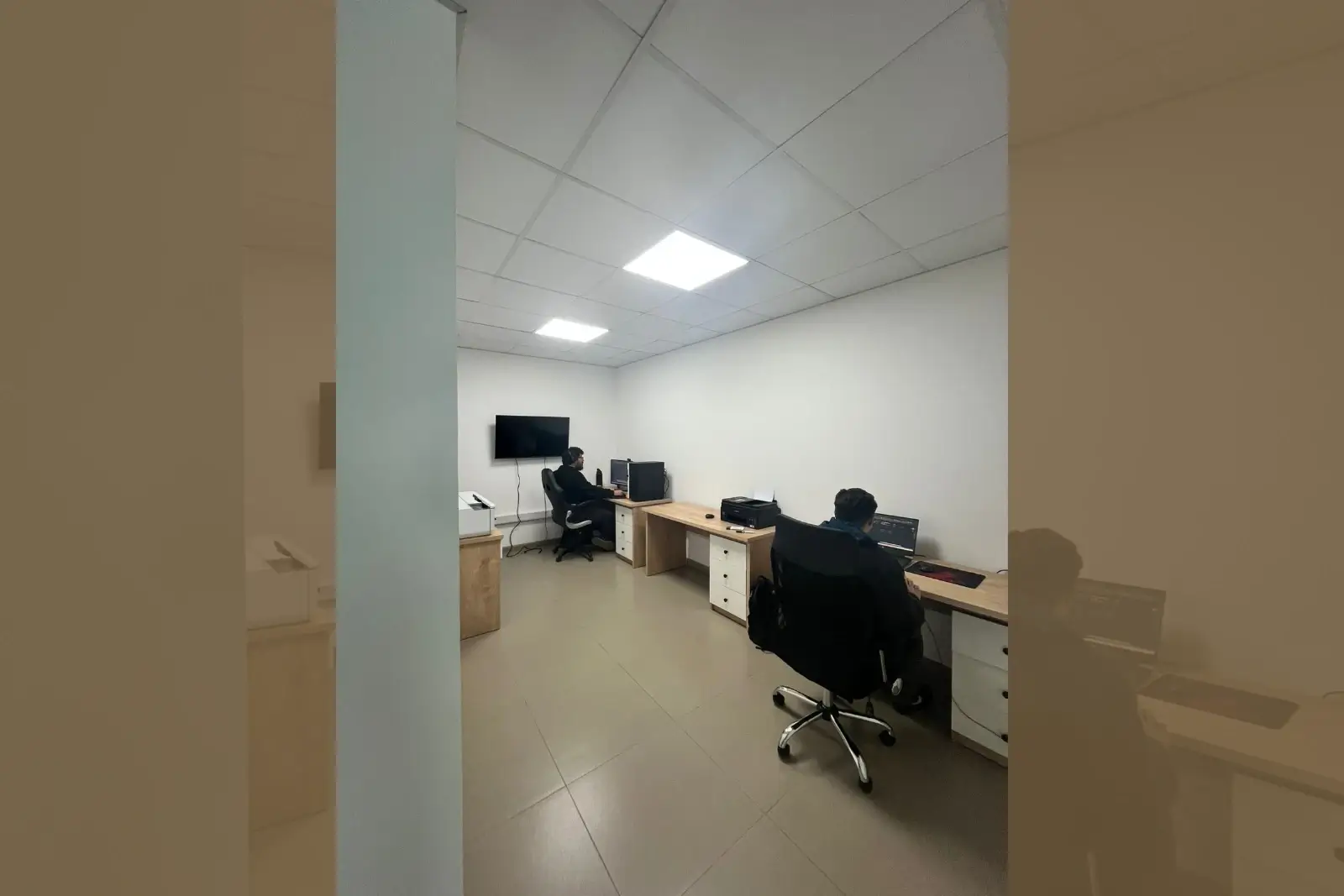 Privados independientes con escritorios equipados, oficina en Torre Capital, Iquique